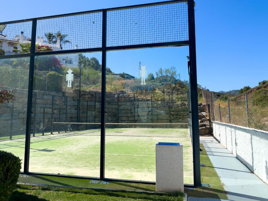 Tenis lub squash w obiekcie Penthouse in Estepona - Malaga lub w pobliżu