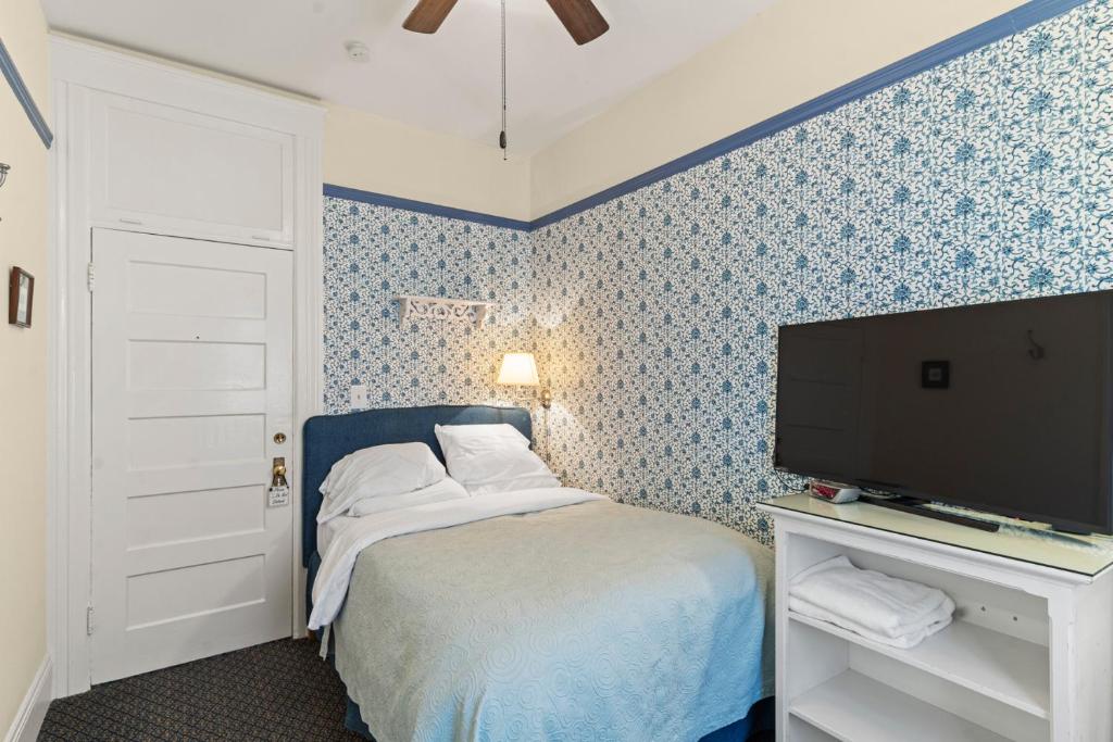 Golden Gate Hotel - Quarto Duplo Com Banheiro Compartilhado
