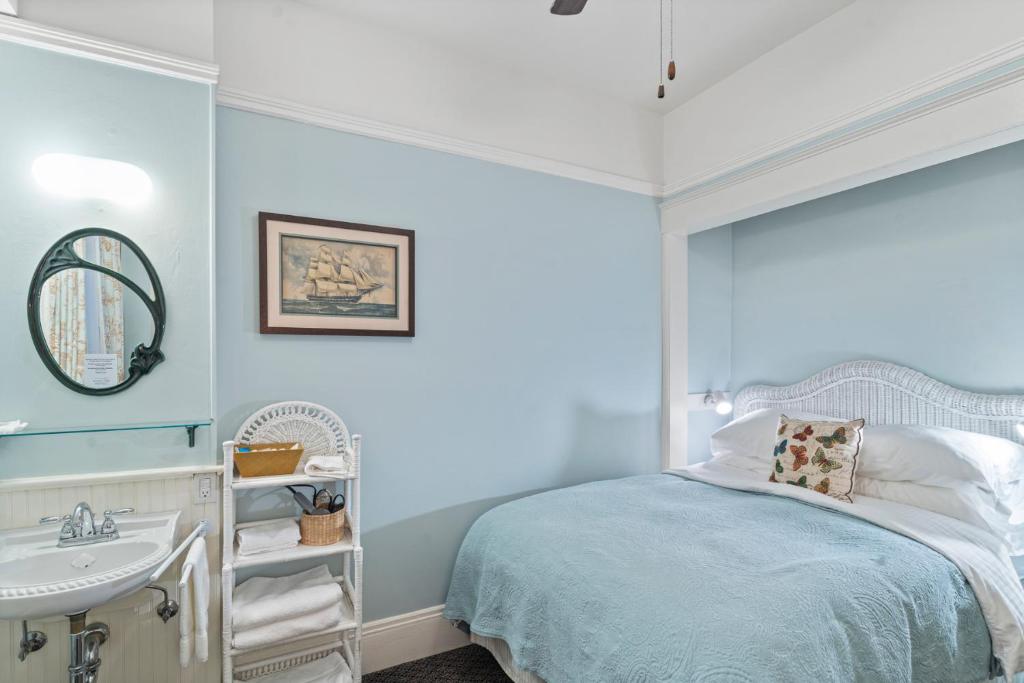 Golden Gate Hotel - Quarto Duplo Com Banheiro Compartilhado