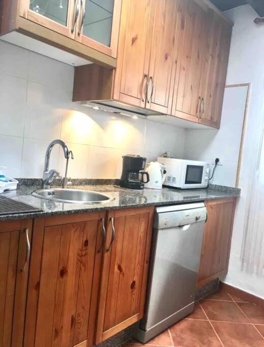 Kuchyň nebo kuchyňský kout v ubytování Duplex 3 dormitorios con parking privado