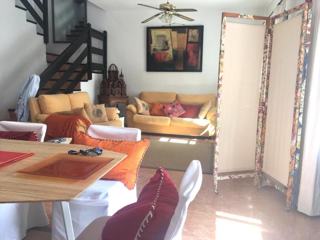 Posezení v ubytování Duplex 3 dormitorios con parking privado