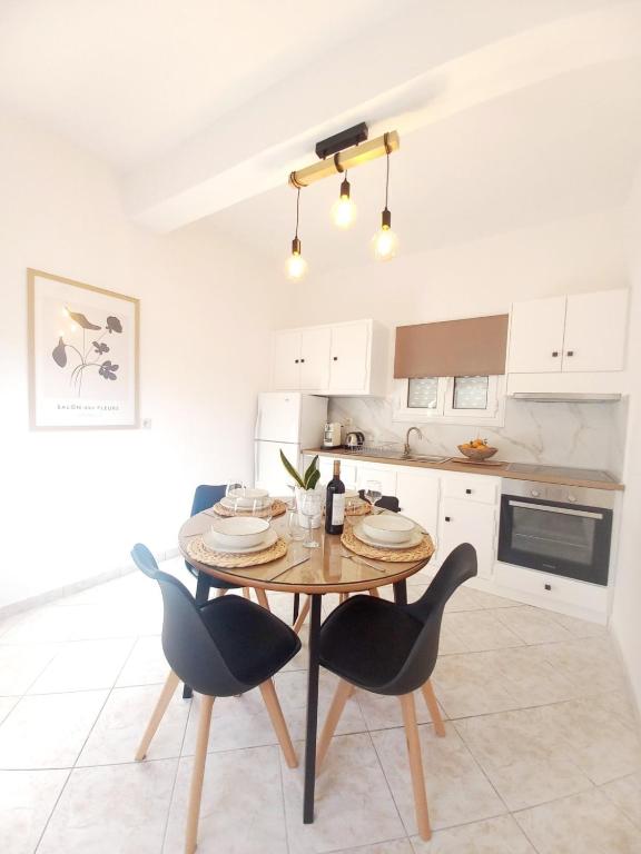 Kuchyň nebo kuchyňský kout v ubytování Manolia Apartments