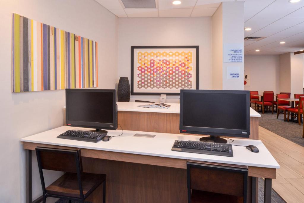 Holiday Inn Express & Suites Indianapolis Dtn-Conv Ctr Area by IHG photo