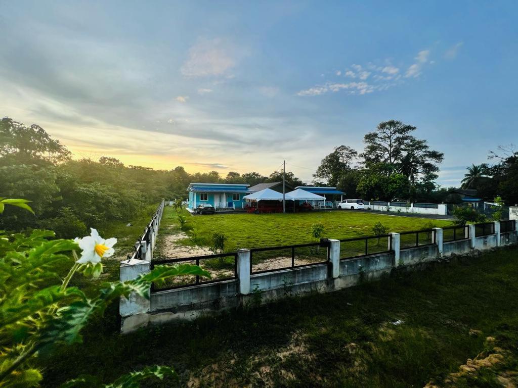 Taman di luar Lanai Meranti