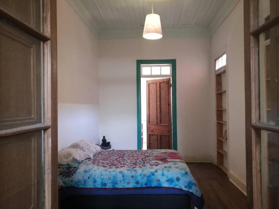 a bedroom with a bed in a room with a window at Departamento Independiente en Casa Patrimonial in Vicuña