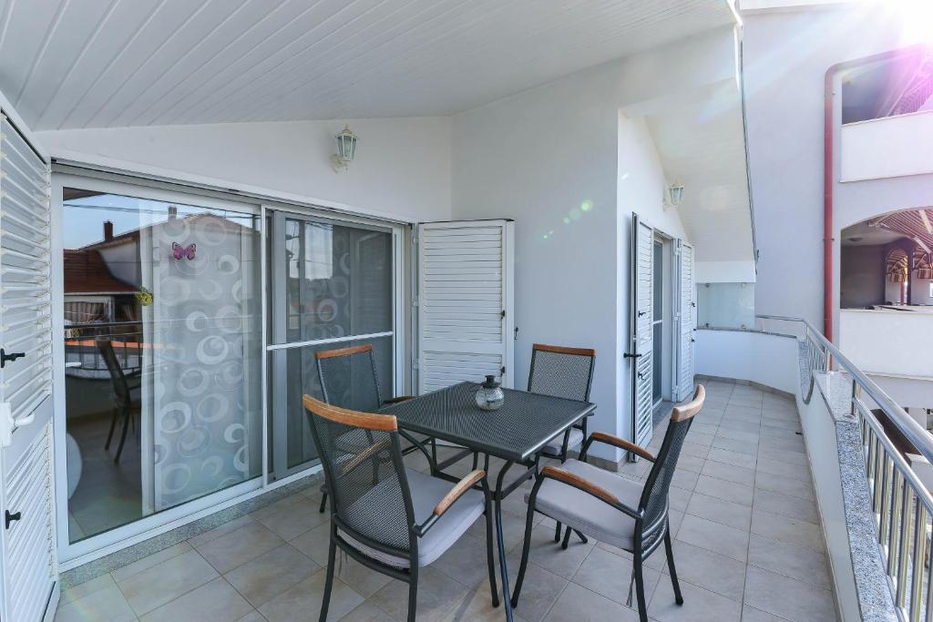 Balkón nebo terasa v ubytování Family friendly apartments with a swimming pool Zadar - 16336