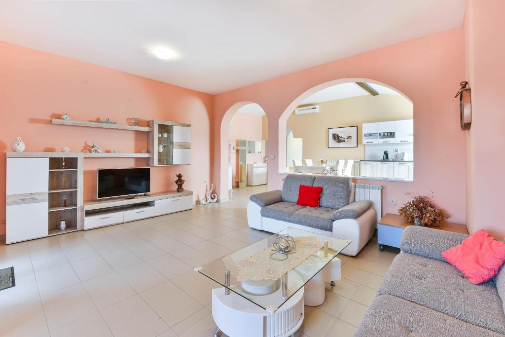 Kuchyň nebo kuchyňský kout v ubytování Family friendly apartments with a swimming pool Zadar - 16336