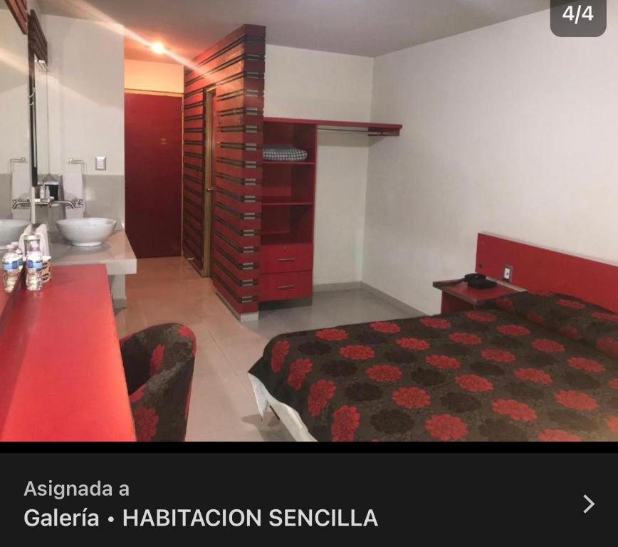 Postel nebo postele na pokoji v ubytování Palacio Rojo Hotel Familiar