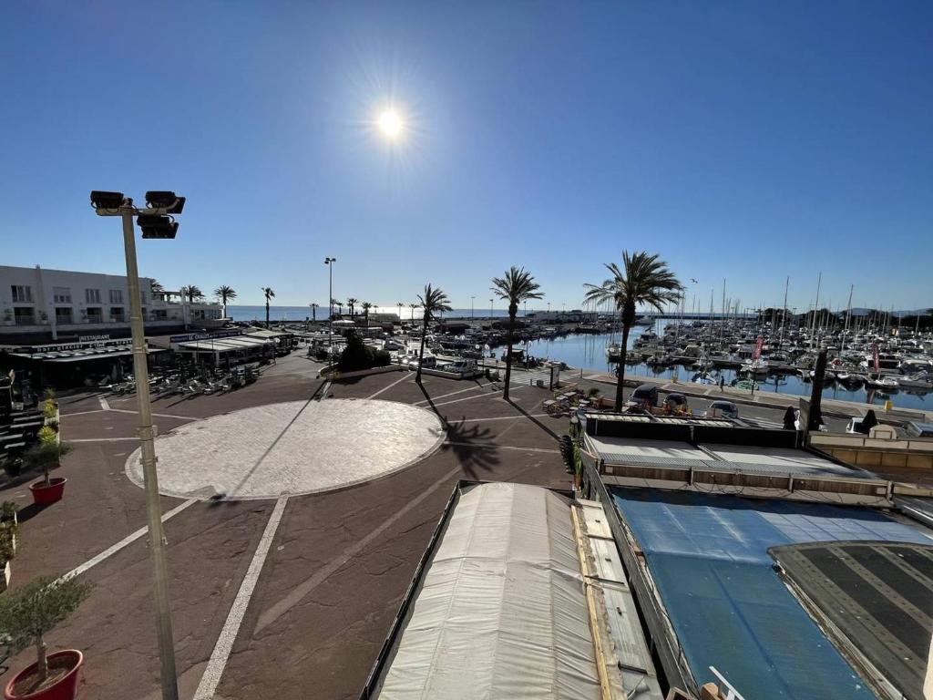 Zdjęcie z galerii obiektu Studio climatisé avec vue sur port à Saint-Cyprien, 2 couchages, proche plage, parking sécurisé - FR-1-106-97 w mieście Saint-Cyprien