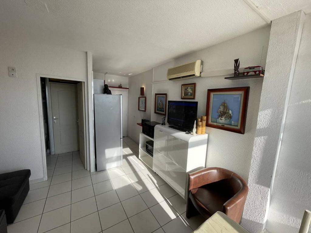 Zdjęcie z galerii obiektu Studio climatisé avec vue sur port à Saint-Cyprien, 2 couchages, proche plage, parking sécurisé - FR-1-106-97 w mieście Saint-Cyprien