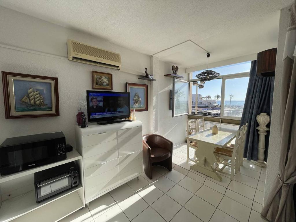 Zdjęcie z galerii obiektu Studio climatisé avec vue sur port à Saint-Cyprien, 2 couchages, proche plage, parking sécurisé - FR-1-106-97 w mieście Saint-Cyprien