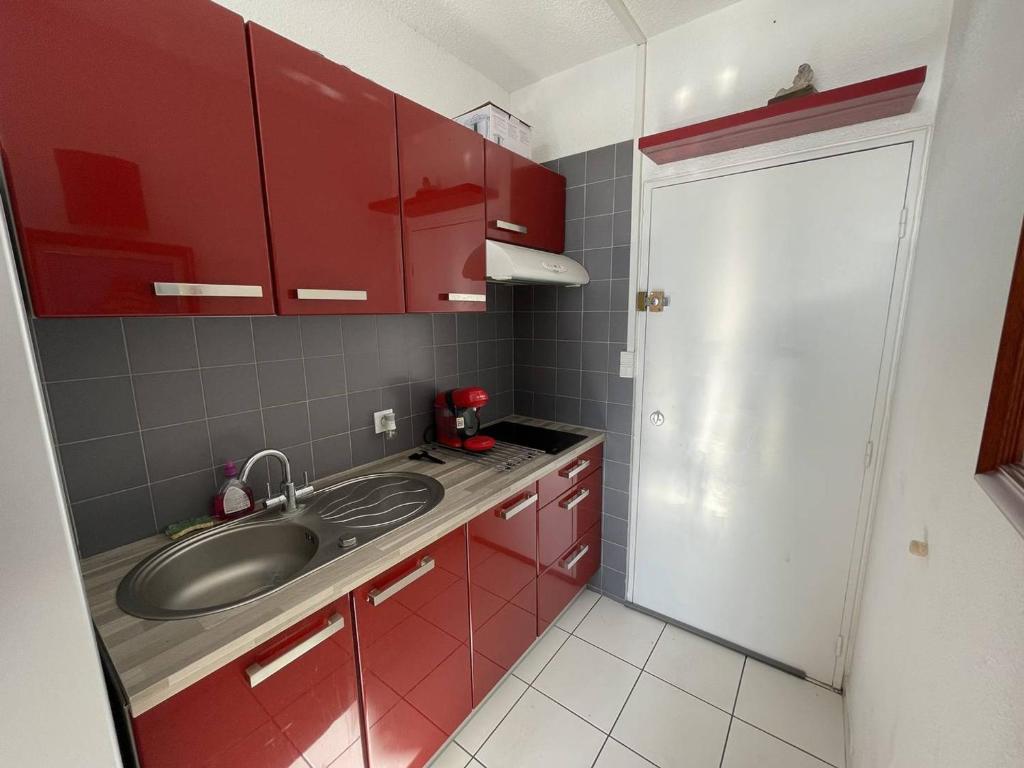 Zdjęcie z galerii obiektu Studio climatisé avec vue sur port à Saint-Cyprien, 2 couchages, proche plage, parking sécurisé - FR-1-106-97 w mieście Saint-Cyprien