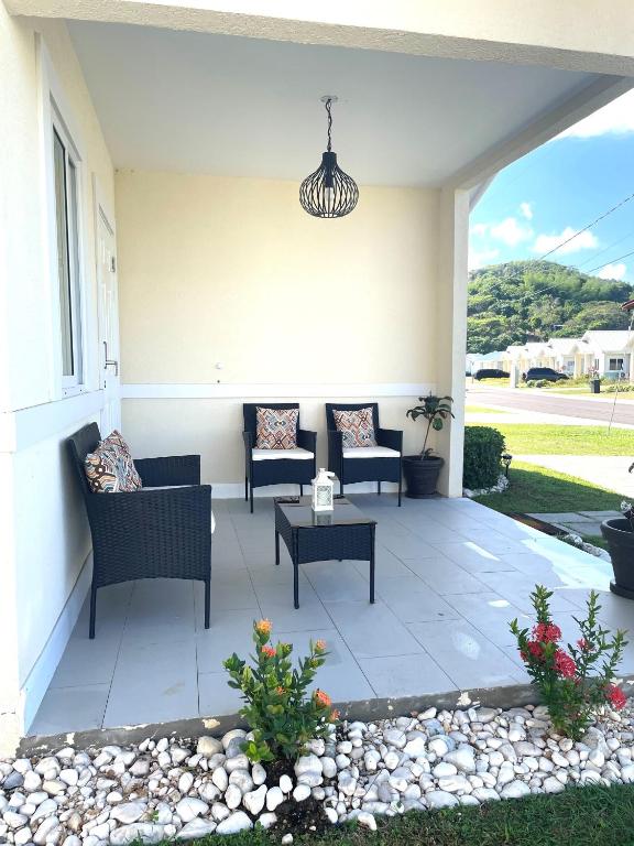 Posezení v ubytování Seashore Vacation Home, Oceanpointe, Lucea, Jamaica