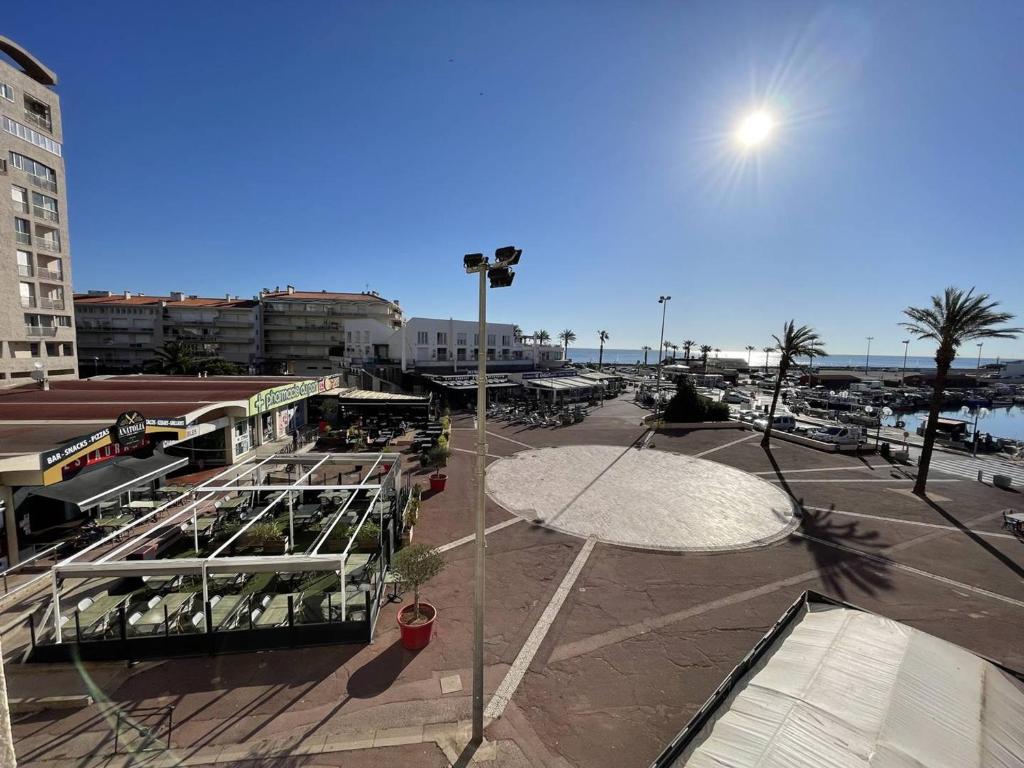 Zdjęcie z galerii obiektu Studio climatisé avec vue sur port à Saint-Cyprien, 2 couchages, proche plage, parking sécurisé - FR-1-106-97 w mieście Saint-Cyprien