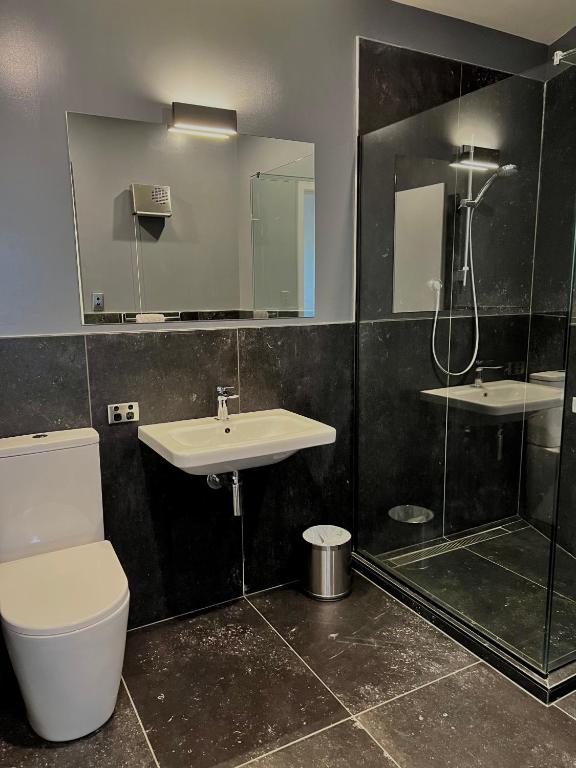 On Top Backpackers - Resim 20