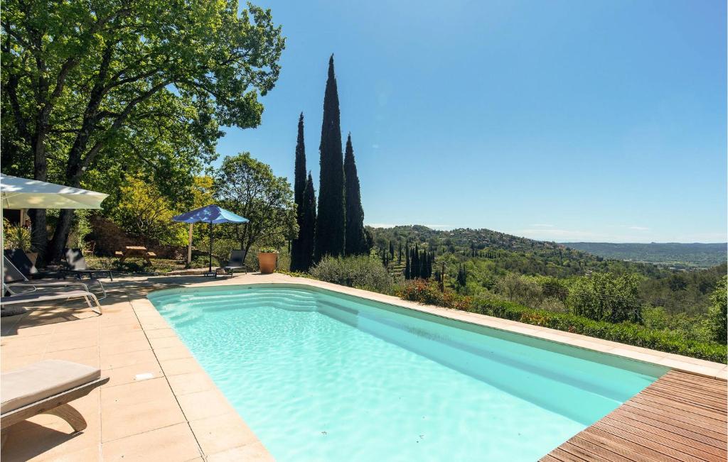 a swimming pool with a view of a mountain at Amazing Home In Fayence With Wifi in Fayence