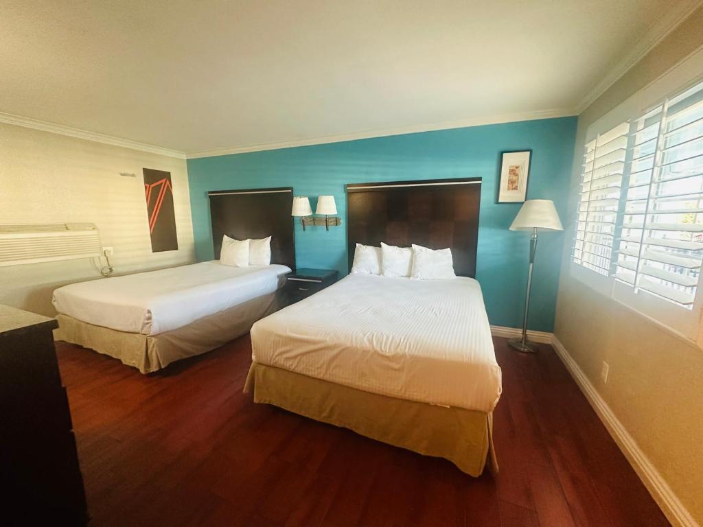Casa Blanca Hotel & Suites Orange SR-55 Freeway, Near Honda Center, Chapman University, Disneyland - 皇后区有两张大号床
