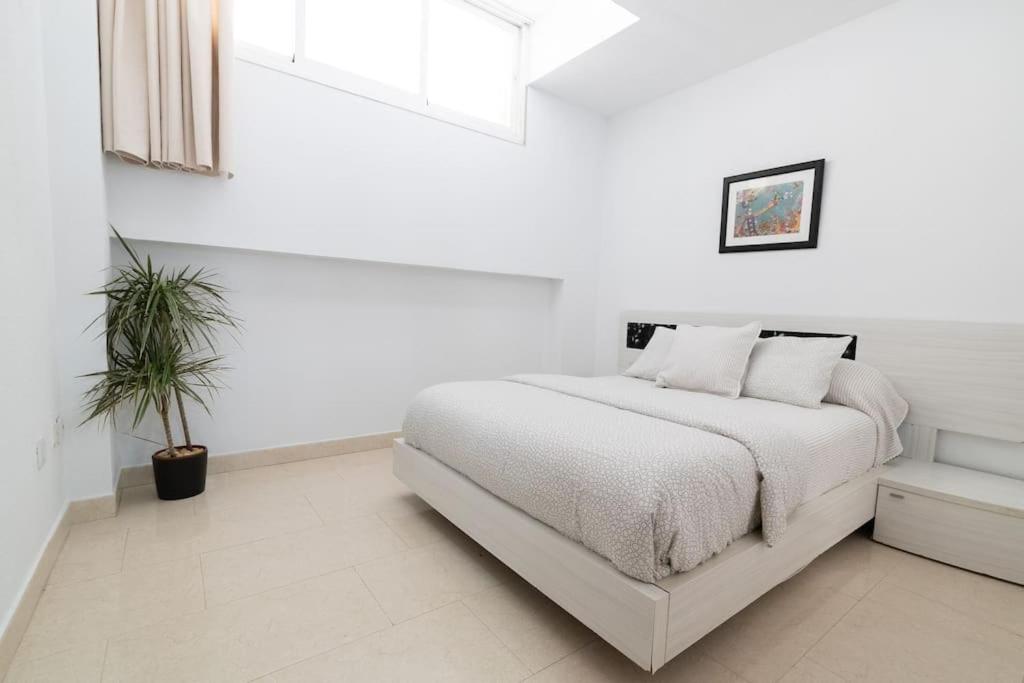 Fotografia z galérie ubytovania Moderno apartamento en Cádiz 9 min andando de la Playa Victoria con garaje v destinácii Cádiz