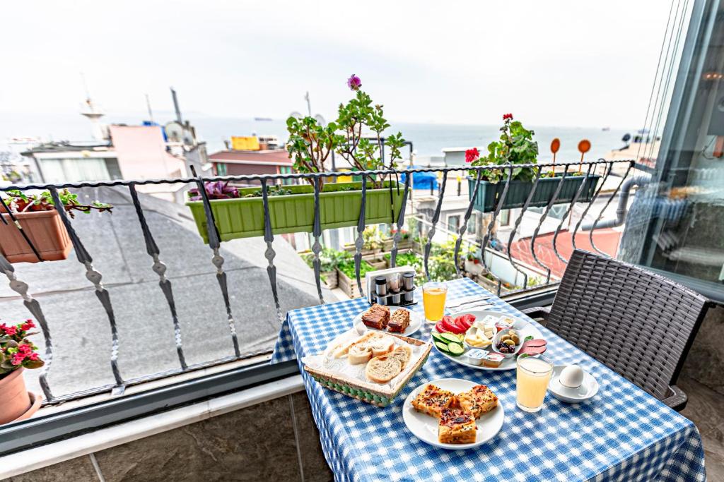 Jídlo v hostelu nebo okolí
