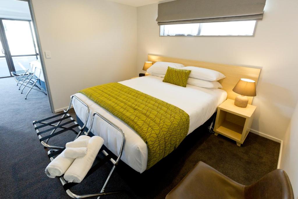 2 on Whiteleigh and 239 on Lincoln Motel - Resim 20