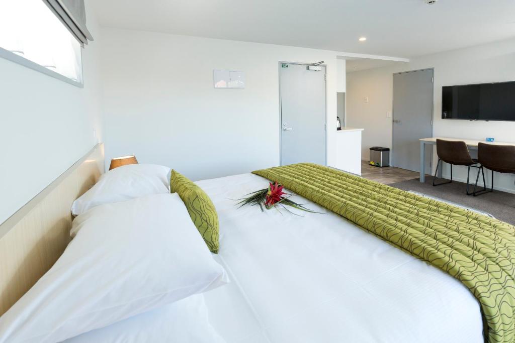 2 on Whiteleigh and 239 on Lincoln Motel - Resim 21