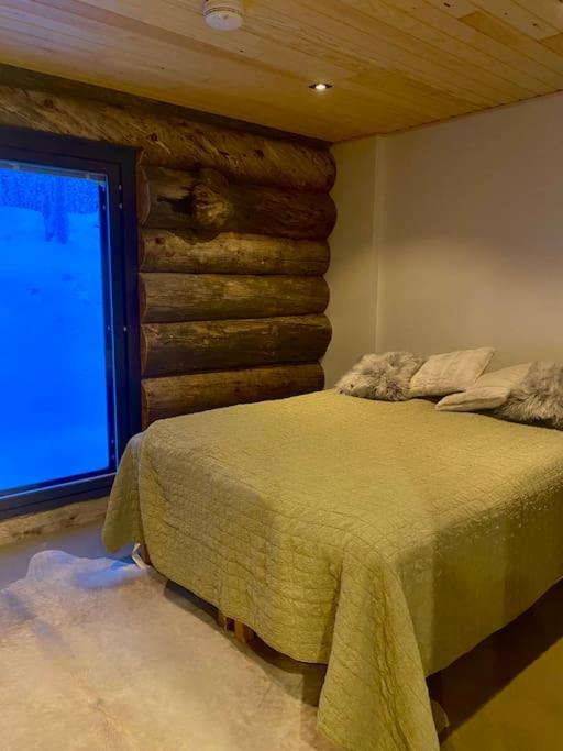 Кровать или кровати в номере Levi Ski IN Ski OUT Premium VillaWestWind B