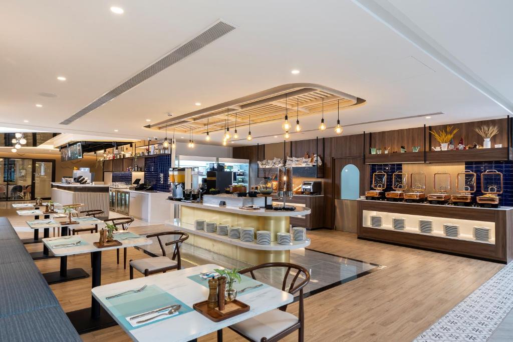 Centara Life Hotel Bangkok Phra Nakhon - Resim 42