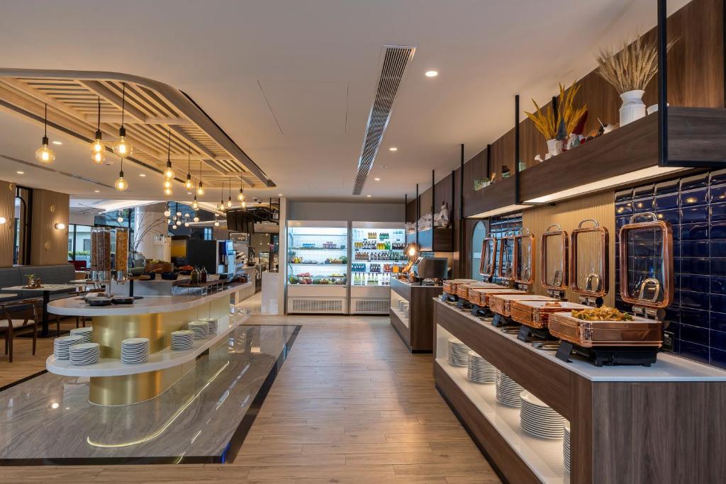 Centara Life Hotel Bangkok Phra Nakhon - Resim 40