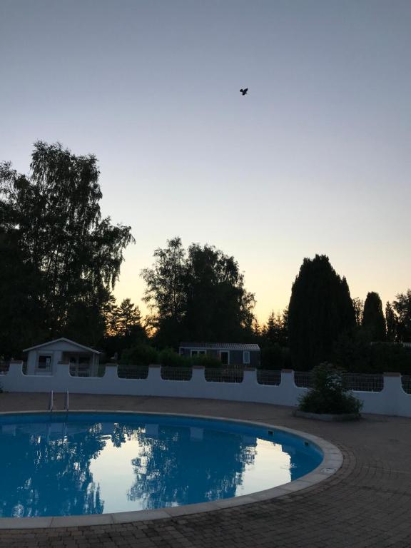 Zdjęcie z galerii obiektu Hébergement insolite, bulle sous les étoiles w mieście Louviers