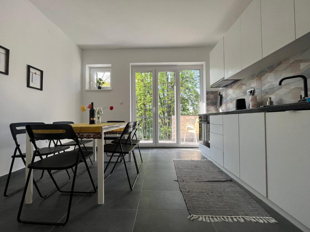 Kuchyň nebo kuchyňský kout v ubytování Apartment LALA