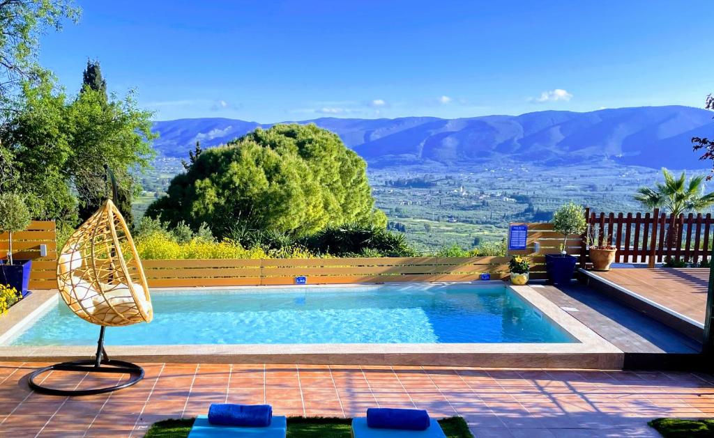 A general mountain view or a mountain view taken from A villát