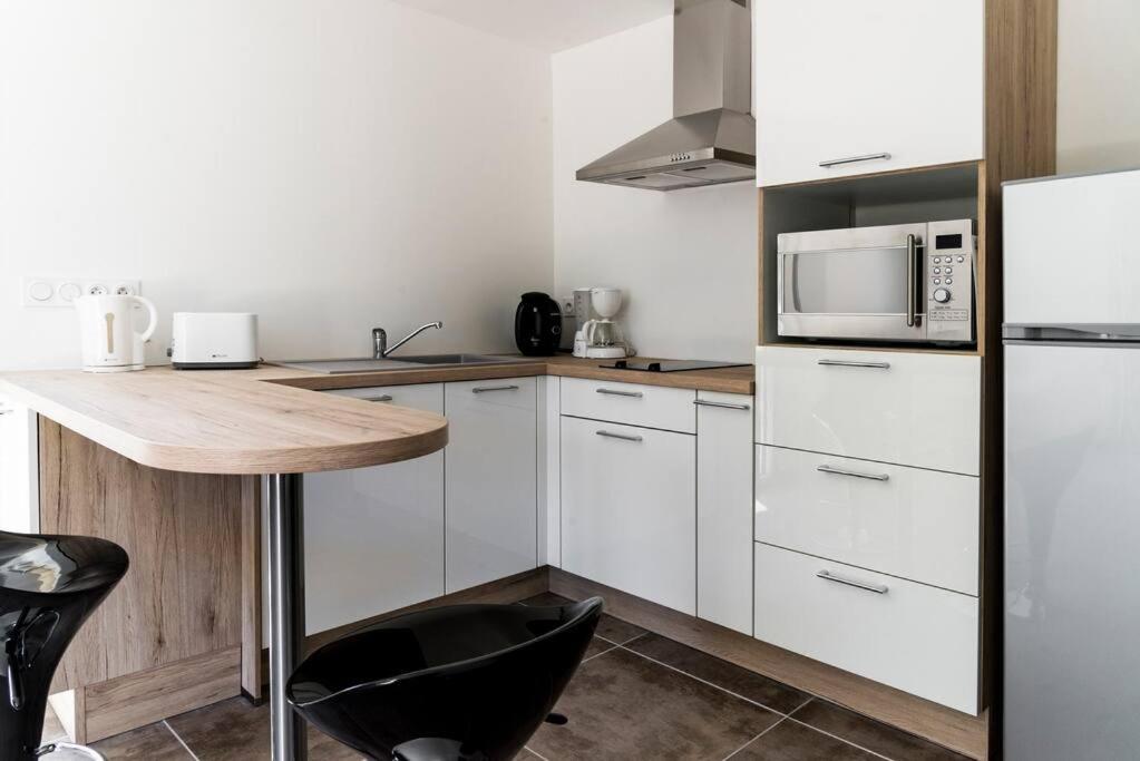 Kuchyňa alebo kuchynka v ubytovaní Studio Charmant U Pinu, 2 personnes, 6 Kms de Porto Vecchio