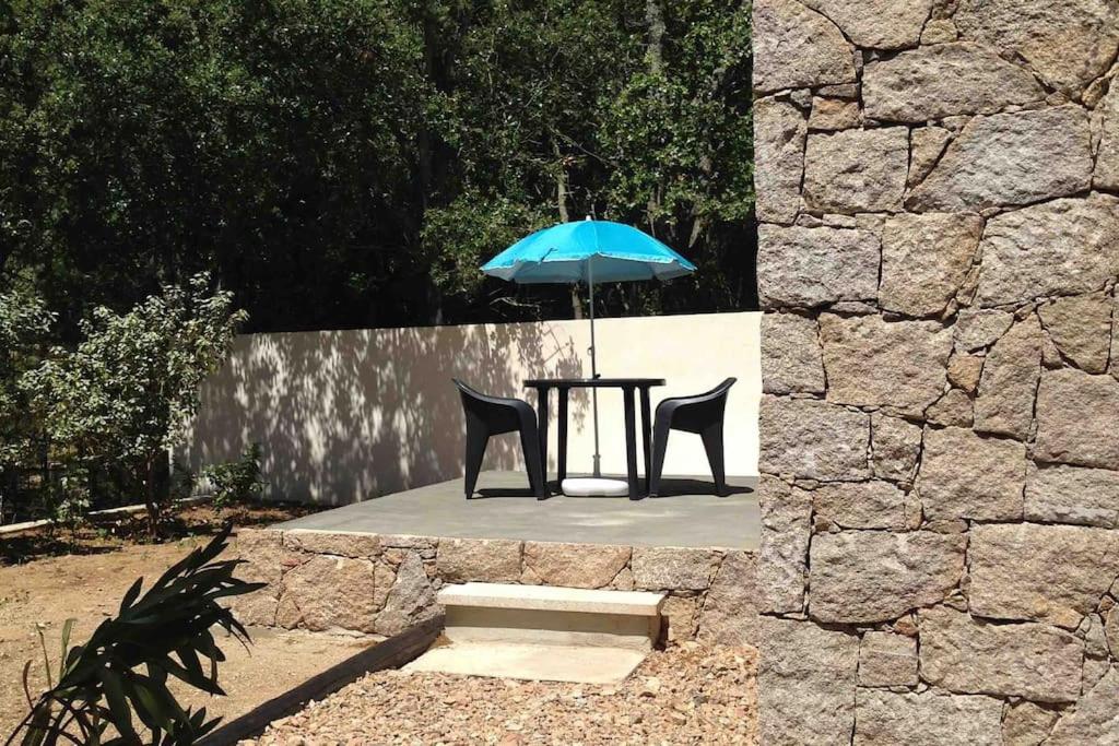 Vonkajšia záhrada v ubytovaní Studio Charmant U Pinu, 2 personnes, 6 Kms de Porto Vecchio