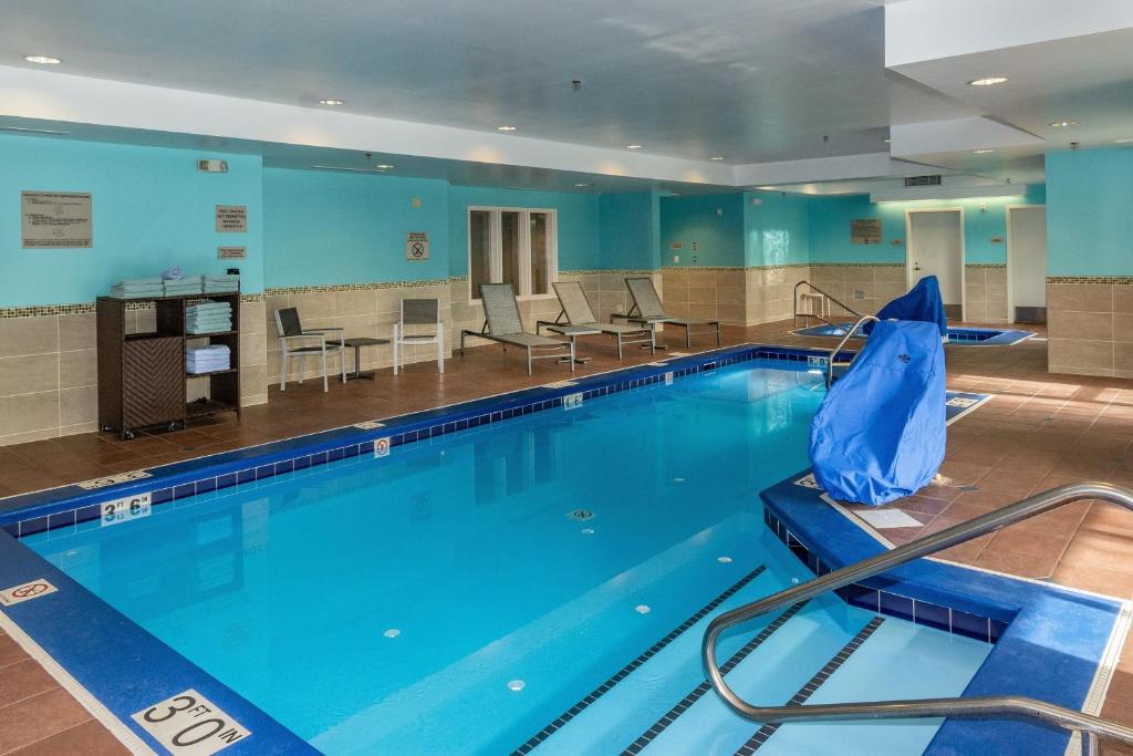 Bazén v ubytování SpringHill Suites Anchorage Midtown nebo v jeho okolí