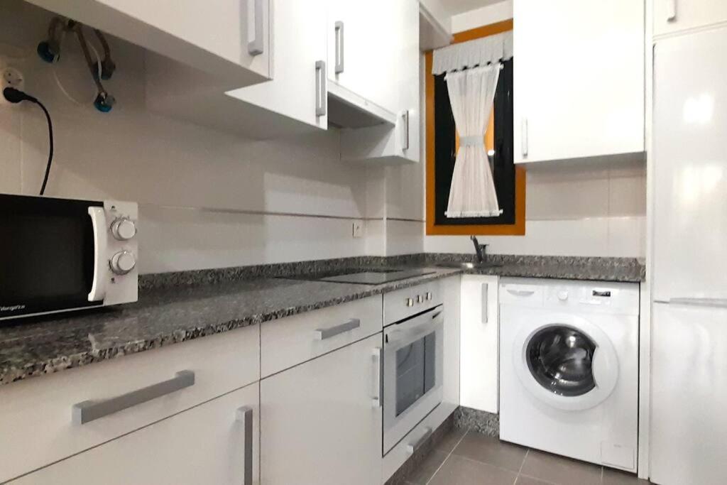 Booking.com: Apartamento PLAYA CATEDRALES CON PISCINA ...