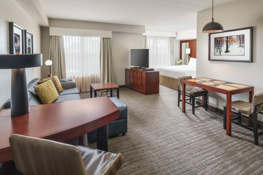 Residence Inn Burlington Colchester - Studio Met Kingsize Bed En Slaapbank