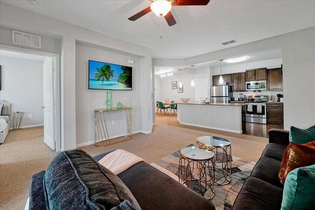 A seating area at Loftly Luxury Modern Oasis 2BR 2BA apartment Windermere FL, near Disney, Universal Studios, Magic Kingdom, Pool, Gym, Patio, free cable, wifi, free parking, gym, Alexa, lake, gated community, spacious closets, close to shops and mall