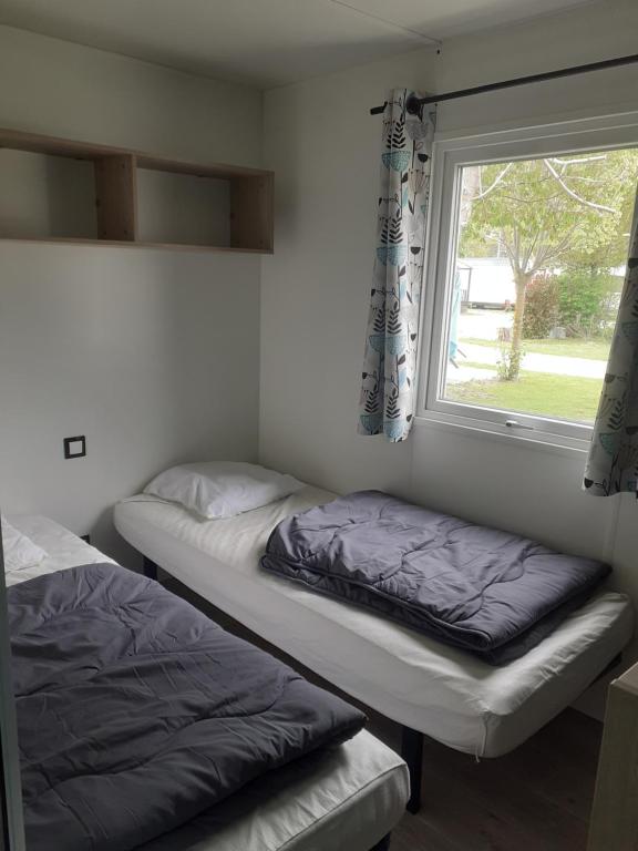 Postel nebo postele na pokoji v ubytování Camping les Lavandes, Castellane