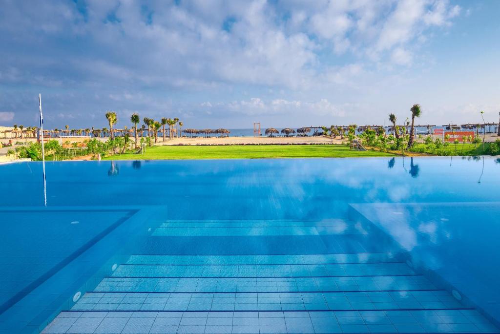 Bazén v ubytování Caesar Bay Resort nebo v jeho okolí