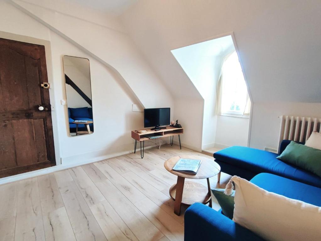TV a/nebo společenská místnost v ubytování Les Suites - Saulieu