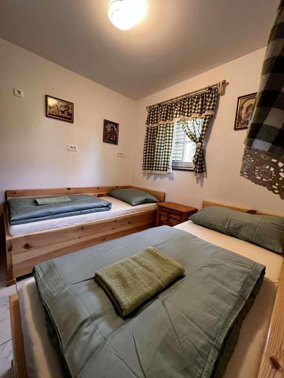 Postel nebo postele na pokoji v ubytování Edenski vrt