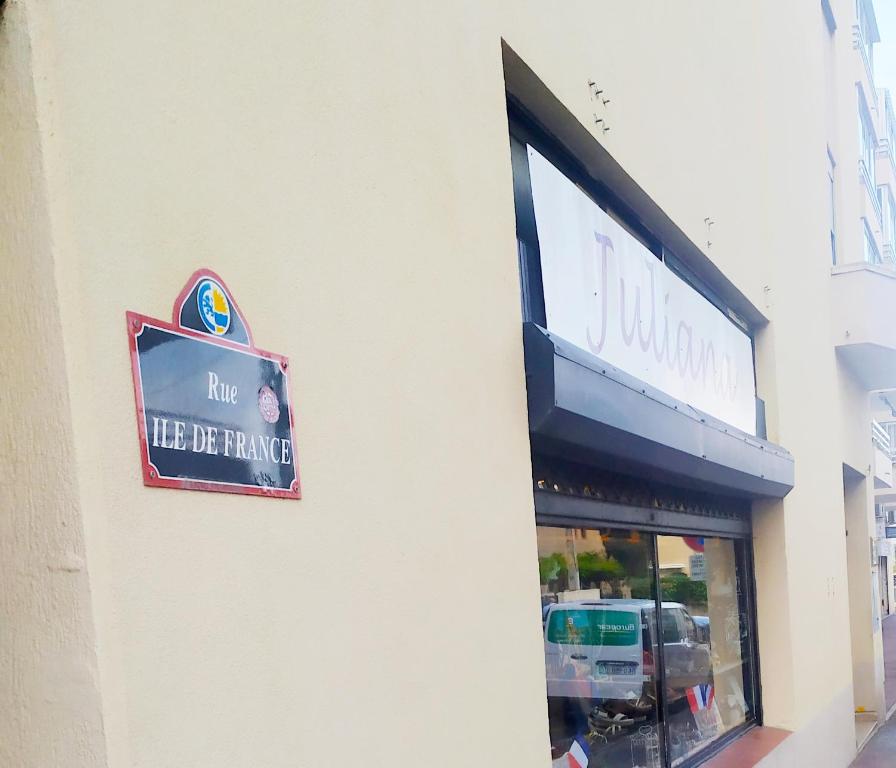 Certifikát, ocenenie alebo iný dokument vystavený v ubytovaní T2 Vue Mer Terrasse sud Plage 50m Canet-Plage