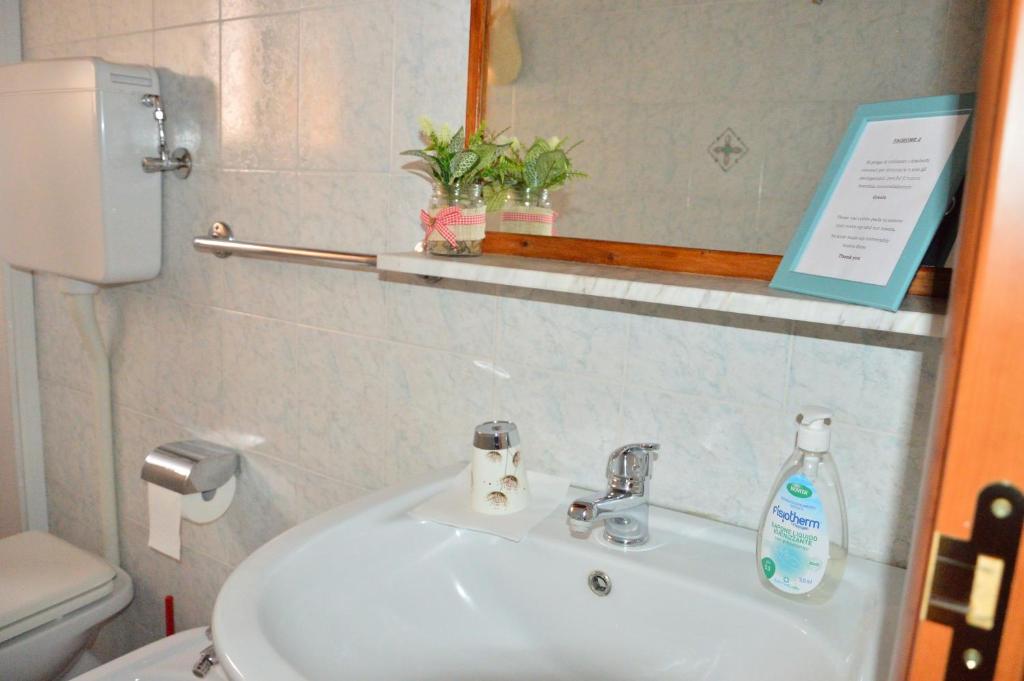 A bathroom at TaoHome 2