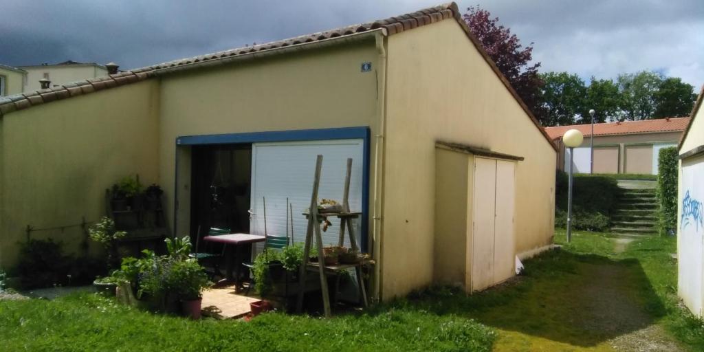 grand studio de plein-pied quartier calme proche centre - Huis Met één Slaapkamer