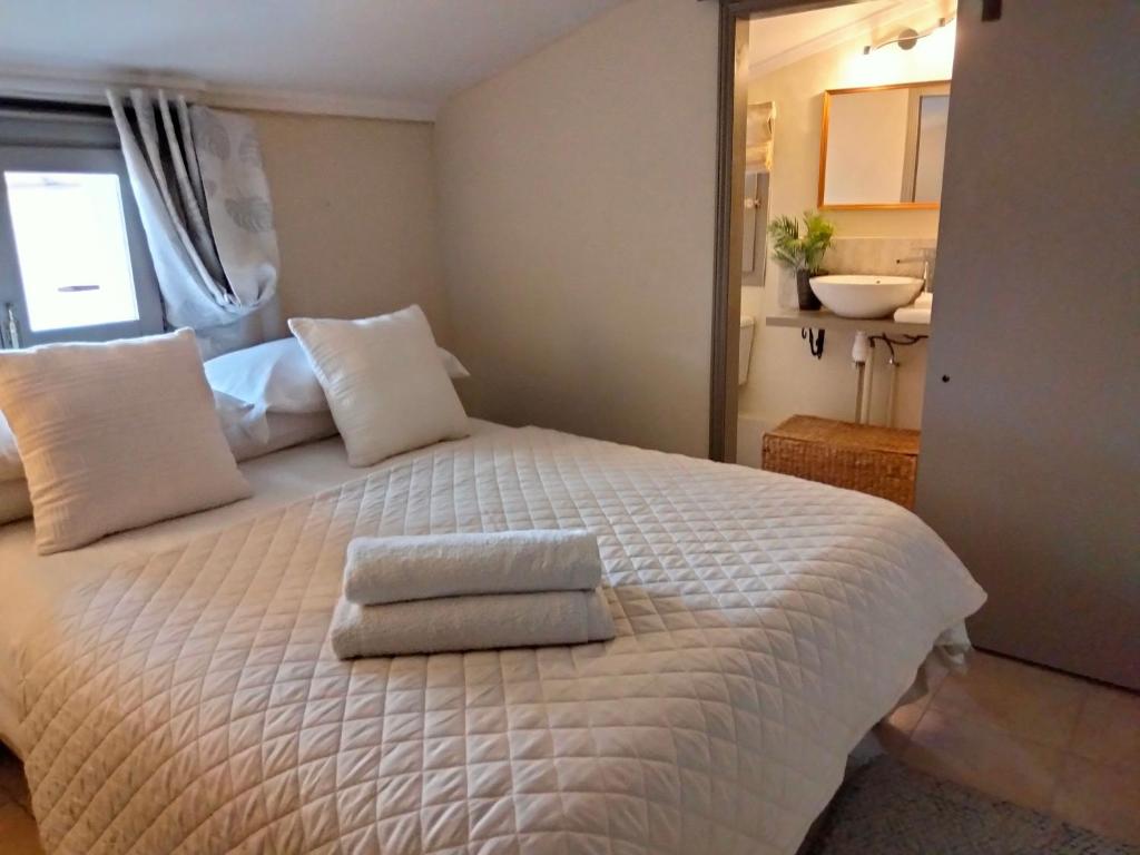 Les Penyetes Boutique Bed and Breakfast, Campell – Updated ...