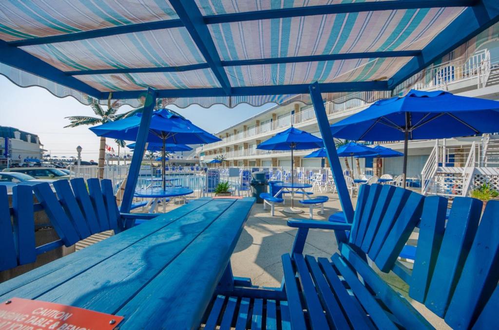 Bazén v ubytování Tangiers Resort Motel nebo v jeho okolí