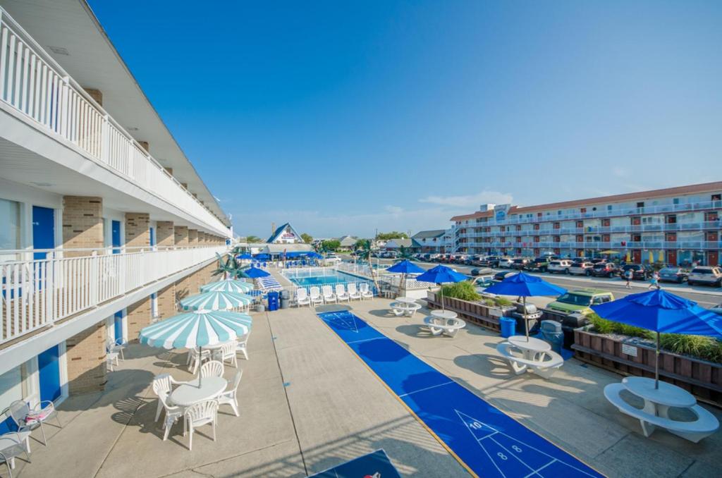 Bazén v ubytování Tangiers Resort Motel nebo v jeho okolí
