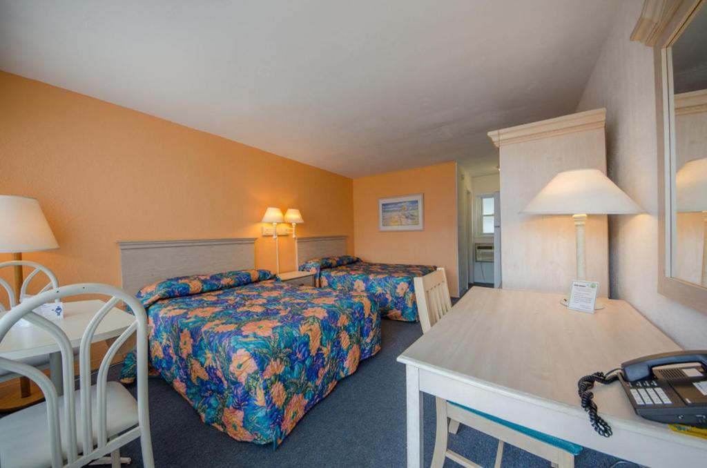 Postel nebo postele na pokoji v ubytování Tangiers Resort Motel