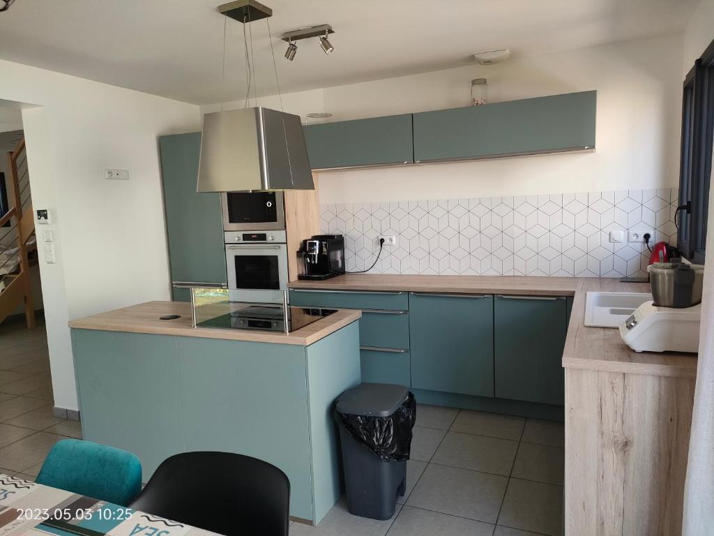 Kuchyňa alebo kuchynka v ubytovaní Villa du Littoral