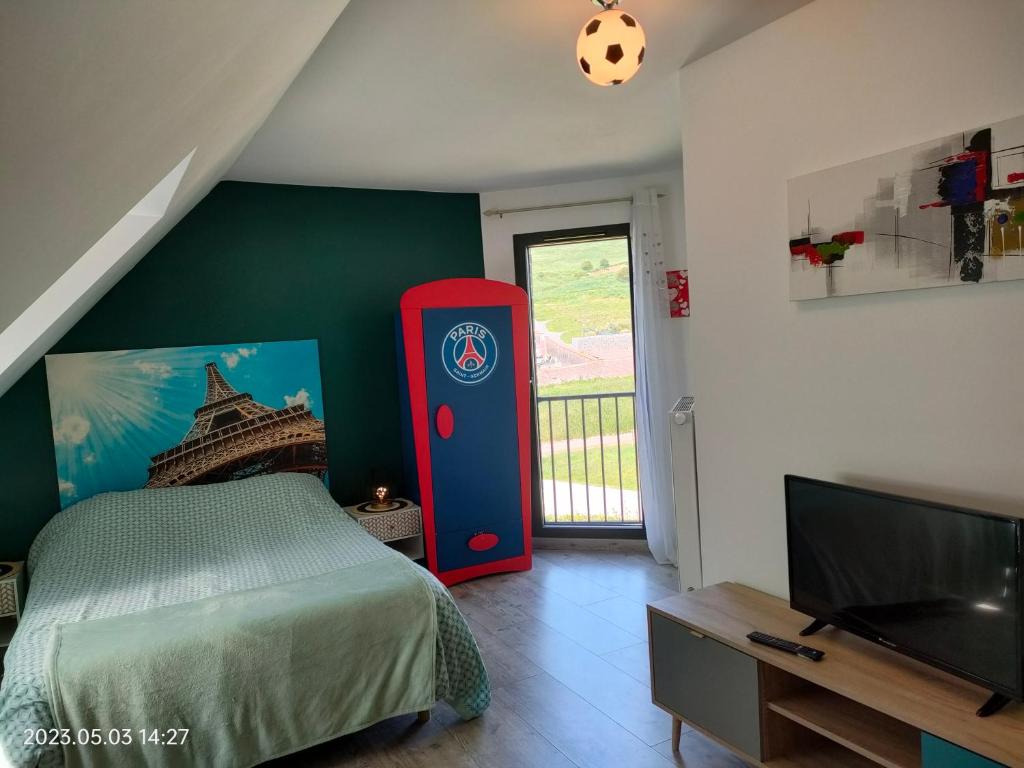 Televízia a/alebo spoločenská miestnosť v ubytovaní Villa du Littoral